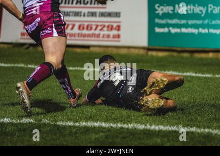 Castleford, Yorkshire, Großbritannien. April 2024. Super League Rugby: Castleford Tigers gegen Salford Red Devils im Ming-A-hose Jungle Stadium. NENE MACDO Stockfoto