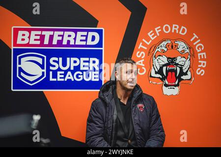 Castleford, Yorkshire, Großbritannien. April 2024. Super League Rugby: Castleford Tigers gegen Salford Red Devils im Ming-A-hose Jungle Stadium. Paul Rowle Stockfoto