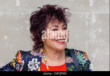 London, Großbritannien. April 2024. Ruby Wax, Sonntag bei der BBC mit Laura Kuenssberg. Quelle: Mark Thomas/Alamy Live News Stockfoto