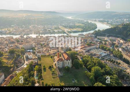 Frankreich, Isere, Rhonetal, Vienne, Kapelle Notre-Dame, Belvédère de Pipet (Luftaufnahme) Stockfoto