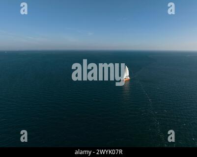 Frankreich, Gironde, Bassin d'Arcachon, Katamaran Le Côte d'Argent, ab UBA, Ausflüge auf dem Meer (aus der Vogelperspektive) Stockfoto