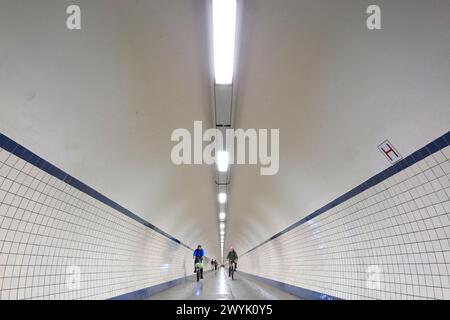 Belgien, Flandern, Antwerpen, Sainte-Anne-Tunnel (Sint-Annatunnel) für Fußgänger und Radfahrer, die unter der Schelde vorbeifahren und 1933 eingeweiht wurden Stockfoto