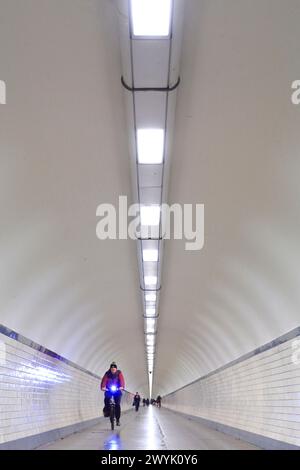 Belgien, Flandern, Antwerpen, Sainte-Anne-Tunnel (Sint-Annatunnel) für Fußgänger und Radfahrer, die unter der Schelde vorbeifahren und 1933 eingeweiht wurden Stockfoto