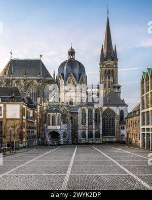 Ein malerischer Blick auf die wunderschöne Architektur in Aachen, Deutschland Stockfoto