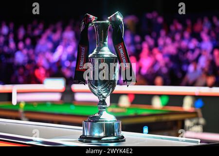 Manchester, Großbritannien. April 2024. Die Trophäe der Johnstone's Paint Tour Championship vor dem Finale der Johnstone's Paint Tour Championship in Manchester Central, Manchester, Großbritannien, 7. April 2024 (Foto: Cody Froggatt/News Images) in Manchester, Vereinigtes Königreich am 7. April 2024. (Foto: Cody Froggatt/News Images/SIPA USA) Credit: SIPA USA/Alamy Live News Stockfoto