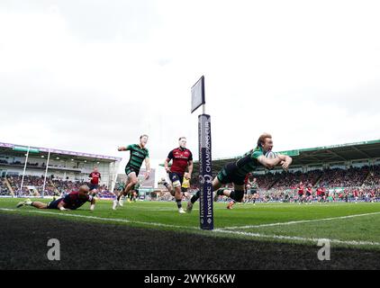 George Hendy Von Northampton Saints Taucht Ein, Um Im Cinch Stadium In 