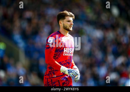 John Smith's Stadium, Huddersfield, England - 6. April 2024 Matija Sarkic Torhüterin von Millwall - während des Spiels Huddersfield gegen Millwall, Sky Bet Championship, 2023/24, John Smith's Stadium, Huddersfield, England - 6. April 2024 Credit: Arthur Haigh/WhiteRosePhotos/Alamy Live News Stockfoto