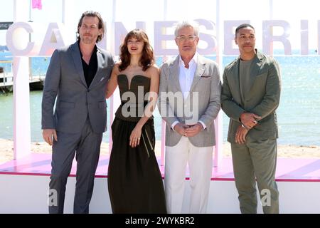 Cannes, Frankreich. April 2024. CANNES, Frankreich 6. APRIL; Regisseur Jonathan Nolan, Ella Purnell, Kyle MacLachlan und Aaron Moten nehmen am „Fallout“-Fotoruf während des 7. Canneseries International Festivals am 06. April 2024 in Cannes, Frankreich, Teil - Foto- und Copyright Thierry CARPICO/ATP Images (CARPICO Thierry/ATP/SPP) Credit: SPP Sport Press Photo. /Alamy Live News Stockfoto