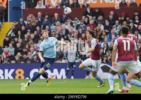 Nathan Collins (22) aus Brentford während des englischen Meisterschaftsspiels der Premier League zwischen Aston Villa und Brentford am 6. April 2024 im Villa Park in Birmingham, England Stockfoto