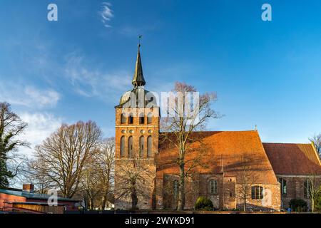 Die St.-Katharinen-Kirche in Trent, Insel Rügen, Mecklenburg-Vorpommern, Deutschland | St. Katharinenkirche in Trent, Rügen, Mecklenburg- Stockfoto