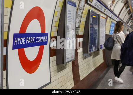 London, Großbritannien. 30. März 2024. Schild „Hyde Park Corner“ am Bahnhof in London. (Foto: Steve Taylor/SIPA USA) Credit: SIPA USA/Alamy Live News Stockfoto