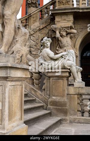 Skulptur der Mythologie im Schloss Troja Stockfoto