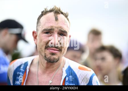 Roubaix, Frankreich. April 2024. Der deutsche John Degenkolb vom Team DSM-Firmenich PostNL wurde nach der Ankunft des Herren-Elite-Rennens des Radrennens „Paris-Roubaix“ am Sonntag, den 07. April 2024, 260 km von Compiegne nach Roubaix, Frankreich, aufgenommen. BELGA FOTO JASPER JACOBS Credit: Belga News Agency/Alamy Live News Stockfoto