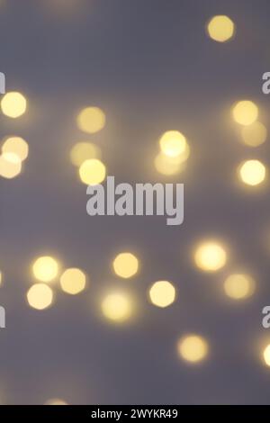 Abstrakter farbenfroher Hintergrund mit unscharfen Bokeh-Lichtern. Stockfoto