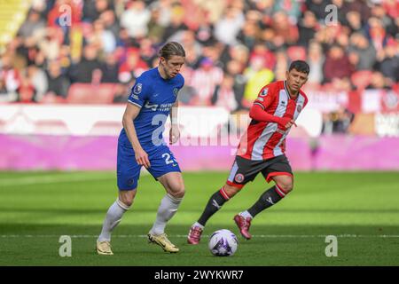 Sheffield, Großbritannien. April 2024. Conor Gallagher aus Chelsea bricht mit dem Ball während des Premier League-Spiels Sheffield United gegen Chelsea in der Bramall Lane, Sheffield, United Kingdom, 7. April 2024 (Foto: Craig Thomas/News Images) in Sheffield, United Kingdom am 7. April 2024. (Foto: Craig Thomas/News Images/SIPA USA) Credit: SIPA USA/Alamy Live News Stockfoto