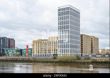 Neue Apartments am Central Quay am Fluss Clyde in der Nähe des Glasgower Stadtzentrums, Schottland, Großbritannien, Europa Stockfoto