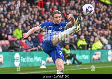 Sheffield, Großbritannien. April 2024. Ben Osborn von Sheffield United macht den Ball während des Premier League-Spiels Sheffield United gegen Chelsea in der Bramall Lane, Sheffield, United Kingdom, 7. April 2024 (Foto: Craig Thomas/News Images) in Sheffield, United Kingdom am 7. April 2024. (Foto: Craig Thomas/News Images/SIPA USA) Credit: SIPA USA/Alamy Live News Stockfoto