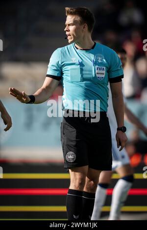 Schiedsrichter Jacob Karlsen während des 3F Superliga-Spiels zwischen dem FC Nordsjaelland und dem FC Kopenhagen rechts zum Dream Park in Farum, Sonntag, 7. April 2024. (Foto: Mads Claus Rasmussen/Ritzau Scanpix) Stockfoto