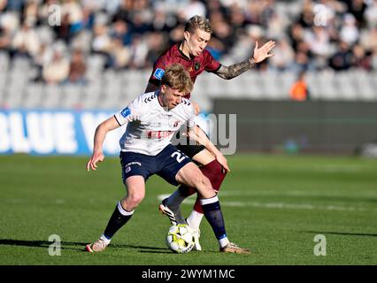 Tobias Bach gegen Charles des FC Midtjylland im 3F Superliga-Spiel zwischen AGF und FC Midtjylland im Ceres Park in Aarhus, Sonntag, 7. März 2024. (Foto: Henning Bagger/Ritzau Scanpix) Stockfoto