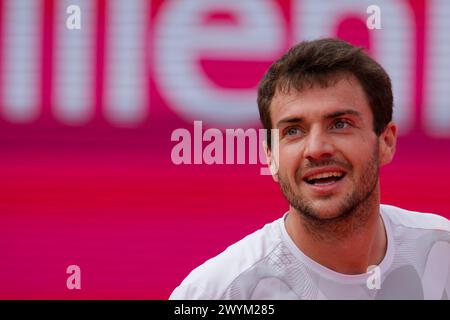 Estoril, Portugal. April 2024. Estoril, Portugal, 07. April 2024: Pedro Martinez (Spanien) während des Millennium Estoril Open Finales zwischen Pedro Martinez (Spanien) und Hubert Hurkacz (Polen) im Clube de Tenis do Estoril in Estoril, Portugal. (Pedro Porru/SPP) Credit: SPP Sport Press Photo. /Alamy Live News Stockfoto
