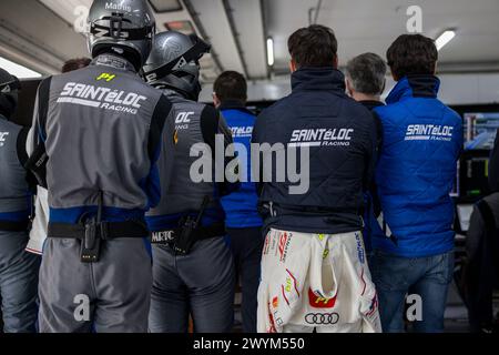 Team Sainteloc, während der 1. Runde der Fanatec GT World Challenge 2024 mit AWS auf dem Circuit Paul Ricard, vom 5. Bis 7. April 2024 in Le Castellet, Frankreich - Foto Marc de Mattia/DPPI Credit: DPPI Media/Alamy Live News Stockfoto