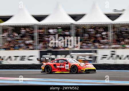 911 MALYKHIN Aliaksandr (gbr), BACHLER Klaus (aut), STURM Joel (ger), Pure Racing, Porsche 911 GT3 R (992), Action während der 1. Runde der Fanatec GT World Challenge 2024 angetrieben von AWS auf dem Circuit Paul Ricard, vom 5. Bis 7. April 2024 in Le Castellet, Frankreich - Foto Marc de Mattia/DPPI Credit: DPPI Media/Alamy Live News Stockfoto