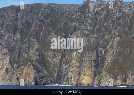 Die Klippe der Slieve League blickt auf die Klippen des Irlands County Donegal. Stockfoto