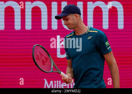 Estoril, Portugal. April 2024. Estoril, Portugal, 07. April 2024: Hubert Hurkacz (Polen) während des Millennium Estoril Open Finales zwischen Pedro Martinez (Spanien) und Hubert Hurkacz (Polen) im Clube de Tenis do Estoril in Estoril, Portugal. (Pedro Porru/SPP) Credit: SPP Sport Press Photo. /Alamy Live News Stockfoto