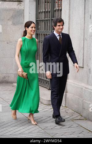 Madrid, Spanien. April 2024. Hochzeit von Jose Luis Martinez Almeida und Teresa Urquijo in der Pfarrei San Francisco de Borja im Stadtteil Salamanca von Madrid. Samstag, 6. April 2024 797/David/Cordon Press Sofia Palazuelo y Fernando Fitz James Stuart Credit: CORDON PRESS/Alamy Live News Stockfoto