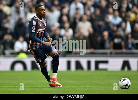 London, Großbritannien. April 2024. Callum Hudson-Odoi (Forest) während des Tottenham V Nottingham Forest Premier League Spiels im Tottenham Hotspur Stadium. Dieses Bild ist NUR für REDAKTIONELLE ZWECKE bestimmt. Für jede andere Verwendung ist eine Lizenz von Football DataCo erforderlich. Quelle: MARTIN DALTON/Alamy Live News Stockfoto