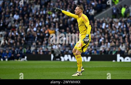 London, Großbritannien. April 2024. Matz Sels (Wald, Torhüter) während des Tottenham V Nottingham Forest Premier League Spiels im Tottenham Hotspur Stadium. Dieses Bild ist NUR für REDAKTIONELLE ZWECKE bestimmt. Für jede andere Verwendung ist eine Lizenz von Football DataCo erforderlich. Quelle: MARTIN DALTON/Alamy Live News Stockfoto