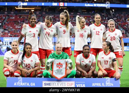 Atlanta, Georgia, USA. April 2024. Die kanadische Frauennationalmannschaft vor dem Halbfinalspiel 2024 zwischen Brasilien und Kanada am 6. April 2024 in Atlanta. Nach einer Unentschieden 1-1 gewann Kanada bei Elfmeterschießen (Credit Image: © Scott Coleman/ZUMA Press Wire) NUR REDAKTIONELLE VERWENDUNG! Nicht für kommerzielle ZWECKE! Stockfoto