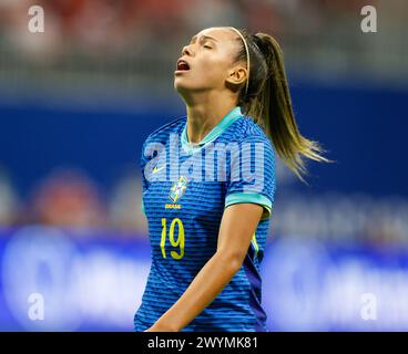 Atlanta, Georgia, USA. April 2024. Brasilien Stürmer PRISCILLA (19) gibt Gesten nach einer verpassten Torchance während des Halbfinales des SheBelieves Cup 2024 zwischen Brasilien und Kanada am 6. April 2024 in Atlanta. Nach einer Unentschieden 1-1 gewann Kanada bei Elfmeterschießen (Credit Image: © Scott Coleman/ZUMA Press Wire) NUR REDAKTIONELLE VERWENDUNG! Nicht für kommerzielle ZWECKE! Stockfoto