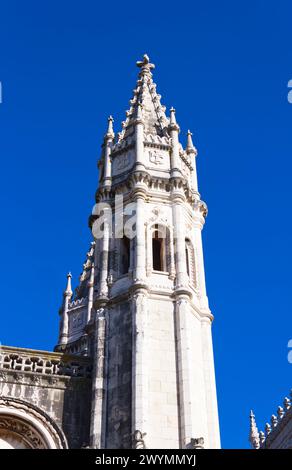 Turm des Klosters Jeronimos in Lissabon, Portugal Stockfoto