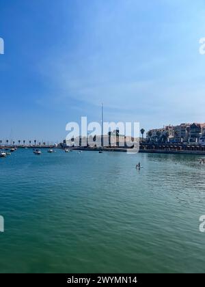 Lissabon, Portugal, Sommer, Straßen, farbenfrohe Gebäude, Gründungsgebäude, Cascais, Pena Palast, MAAT Museum Stockfoto