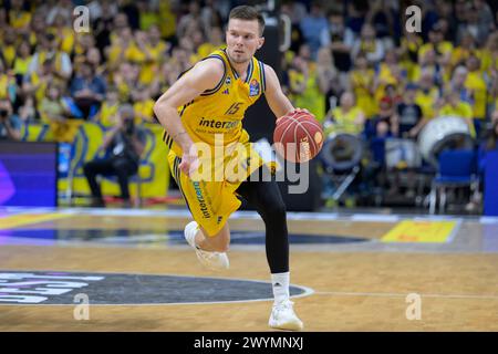 Martin Hermansson (Alba Berlin, 15),während des Spieltages, Alba Berlin vs Alba Berlin vs MHP Riesen Ludwigsburg, BBL, Basketball, Uber Arena, 07.04. 2024, Quelle: HMB Media/Uwe Koch/Alamy Live News Stockfoto