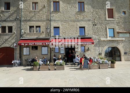 Restaurant auf der Piazza della Liberta in San Marino Stockfoto