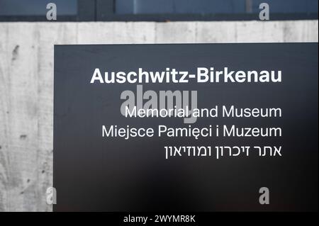 Auschwitz, Polen, 21. März 2024 - Schild am Eingang der Gedenkstätte und des Museums Auschwitz - Birkenau Stockfoto