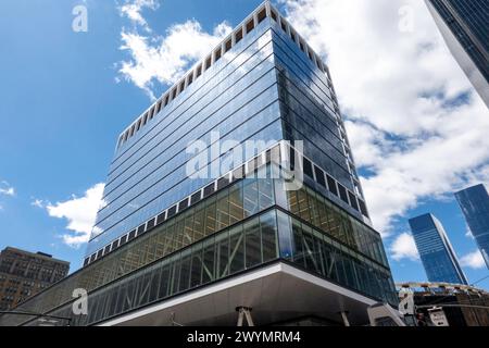 Die renovierte Fassade der Penn Station und der Eingang zum Madison Square Garden befinden sich an der Seventh Avenue, 2024, New York City, USA Stockfoto