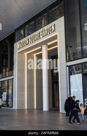 Die renovierte Fassade der Penn Station und der Eingang zum Madison Square Garden befinden sich an der Seventh Avenue, 2024, New York City, USA Stockfoto