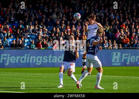 Drammen, Norwegen, 7. April 2024. Rosenborg Sverre Nypan gewinnt im Eliteserien-Spiel zwischen Strømsgodset und Rosenborg im Marienlyst-Stadion einen Kopfball. Quelle: Frode Arnesen/Alamy Live News Stockfoto