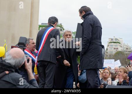 UN rassemblement pour demander la libération des otages Prisonniers du hamas, a eu lieu à Paris pour les 6 mois du massacre du 7 octobre Stockfoto