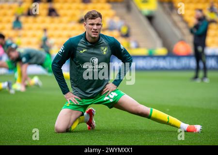 Sydney Van Hooijoonk aus Norwich City wird am Samstag, den 6. April 2024, vor dem Sky Bet Championship-Spiel zwischen Norwich City und Ipswich Town in der Carrow Road, Norwich, beobachtet. (Foto: David Watts | MI News) Credit: MI News & Sport /Alamy Live News Stockfoto