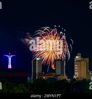 Feuerwerk am 4. Juli. Coney Island, Brooklyn, New York, USA Stockfoto