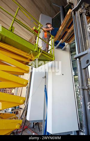 Mechanische Prüfung von Gebäudefassaden. Vorhangfassaden. Architektonische Gehäuse. Homologation von architektonischen Elementen. Zertifizierung, Zulassung, Prüfung und Konformitätsbewertung und technische Unterstützung . TECNALIA Forschung und Innovation. Azpeitia. Gipuzkoa. Baskenland. Spanien. Stockfoto