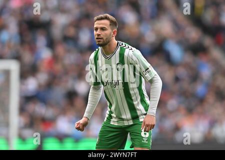 Matt Butcher (8 Wycombe Wanderers) während des EFL Trophy Matches zwischen Peterborough und Wycombe Wanderers im Wembley Stadium, London am Sonntag, den 7. April 2024. (Foto: Kevin Hodgson | MI News) Credit: MI News & Sport /Alamy Live News Stockfoto