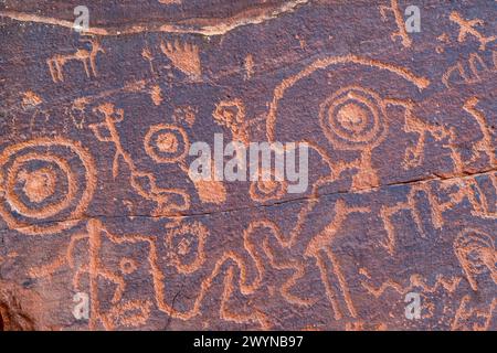 Sinagua-Indische Petroglyphen (1150-1400 n. Chr.). V-Bar-V Ranch Kulturerbe. Rimrock, Arizona, von Dominique Braud/Dembinsky Photo Assoc Stockfoto