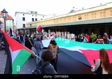 Demonstration gegen Benjamin Netanjahu und den von der IDF geführten Völkermord an palästinensischen Zivilisten in Gaza, der auf dem Hauptmarkt und dem nächsten Platz stattfand Stockfoto