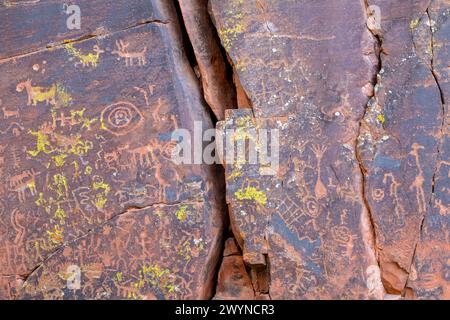 Sinagua-Indische Petroglyphen (1150-1400 n. Chr.). V-Bar-V Ranch Kulturerbe. Rimrock, Arizona, von Dominique Braud/Dembinsky Photo Assoc Stockfoto