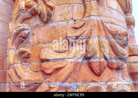 Detail der Steinschnitzereien an den Wänden der Kirche. Stockfoto